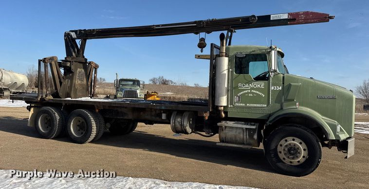 image for item ER0410 2001 Kenworth T880 flatbed truck