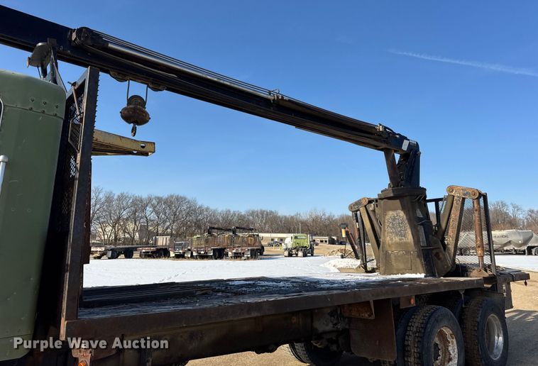 image for item ER0410 2001 Kenworth T880 flatbed truck