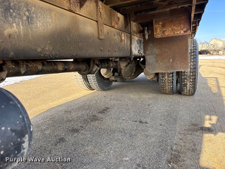 image for item ER0410 2001 Kenworth T880 flatbed truck