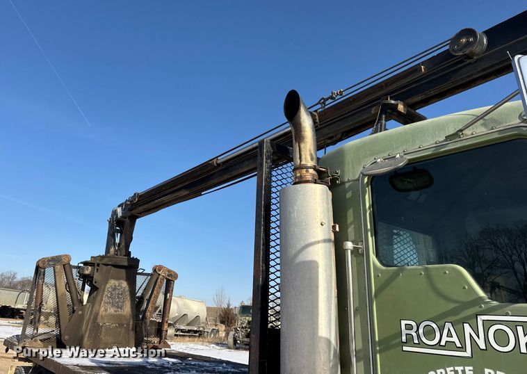 image for item ER0410 2001 Kenworth T880 flatbed truck