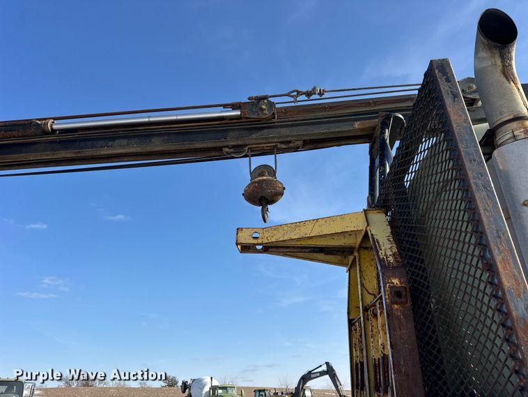 image for item ER0410 2001 Kenworth T880 flatbed truck