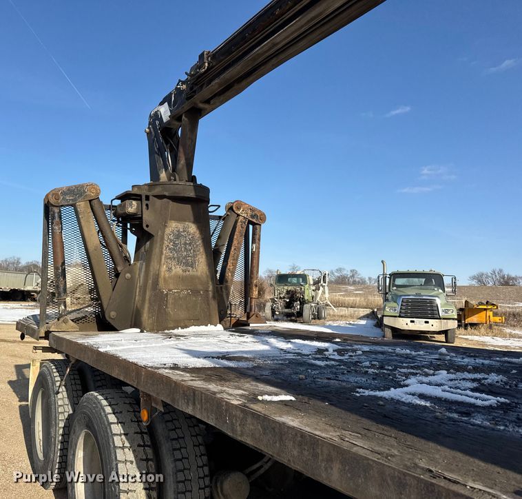 image for item ER0410 2001 Kenworth T880 flatbed truck