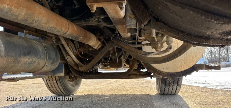 image for item ER0410 2001 Kenworth T880 flatbed truck