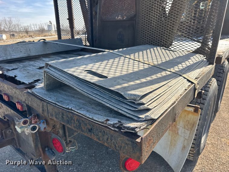 image for item ER0410 2001 Kenworth T880 flatbed truck