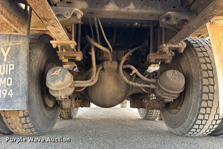 image for item ER0410 2001 Kenworth T880 flatbed truck