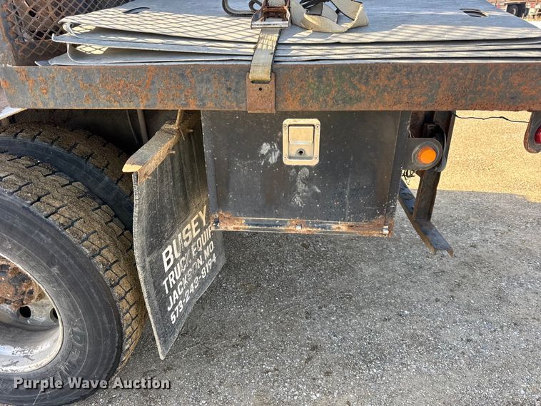 image for item ER0410 2001 Kenworth T880 flatbed truck