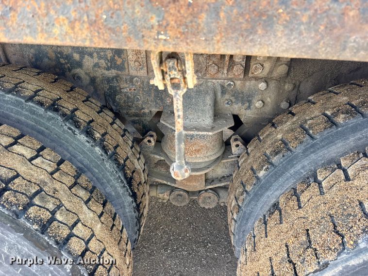 image for item ER0410 2001 Kenworth T880 flatbed truck