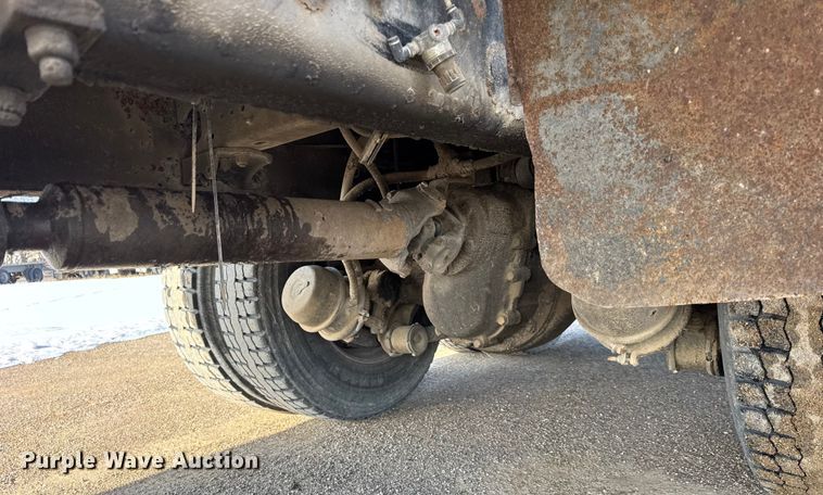 image for item ER0410 2001 Kenworth T880 flatbed truck