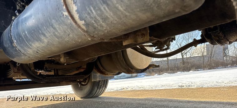 image for item ER0410 2001 Kenworth T880 flatbed truck