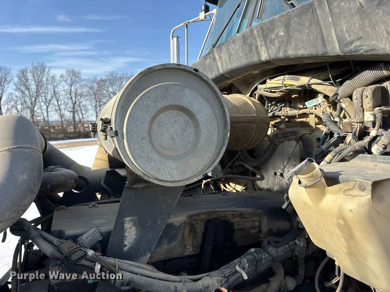 image for item ER0410 2001 Kenworth T880 flatbed truck