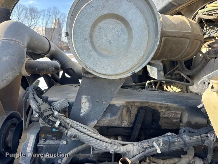 image for item ER0410 2001 Kenworth T880 flatbed truck