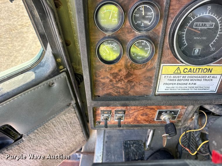 image for item ER0410 2001 Kenworth T880 flatbed truck