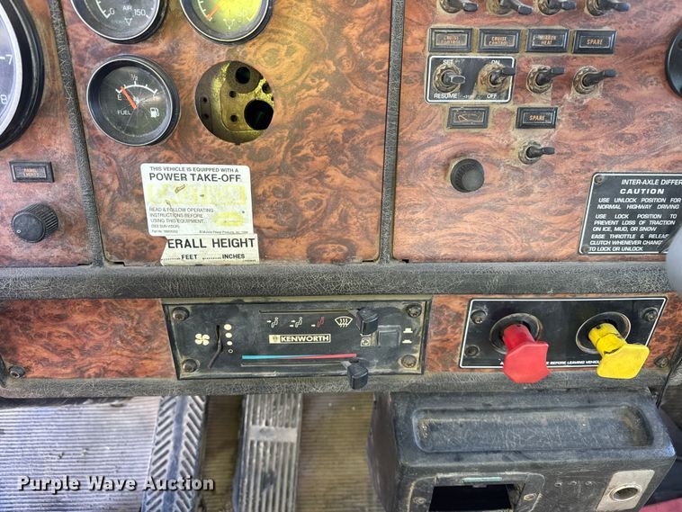 image for item ER0410 2001 Kenworth T880 flatbed truck