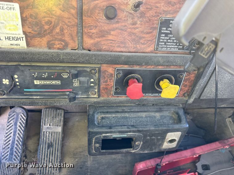 image for item ER0410 2001 Kenworth T880 flatbed truck