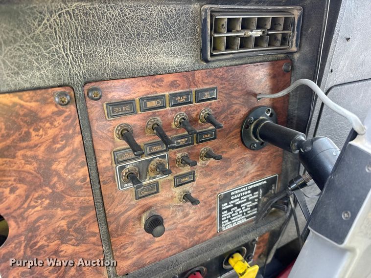 image for item ER0410 2001 Kenworth T880 flatbed truck