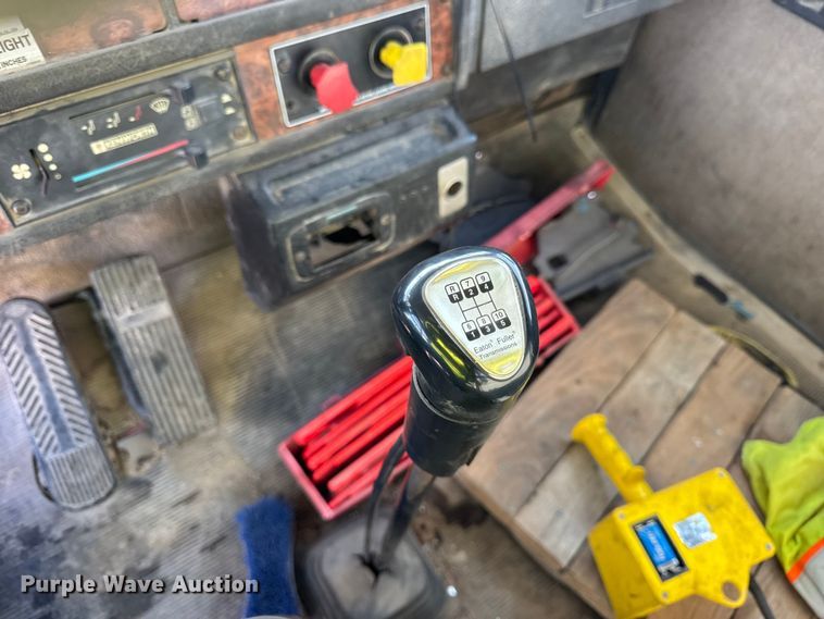 image for item ER0410 2001 Kenworth T880 flatbed truck