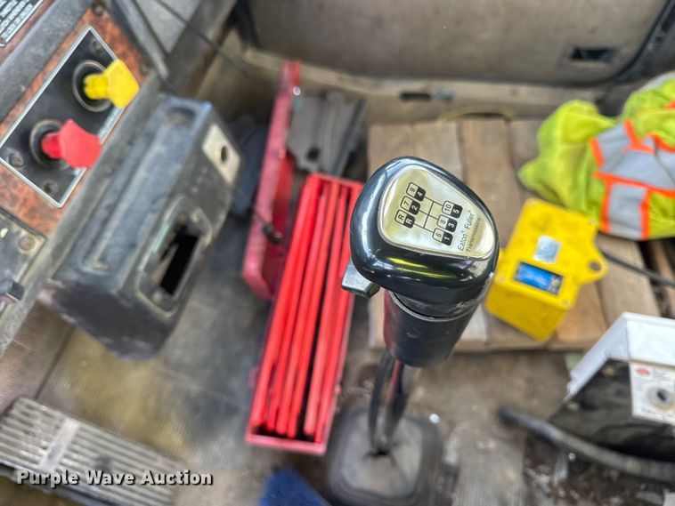 image for item ER0410 2001 Kenworth T880 flatbed truck