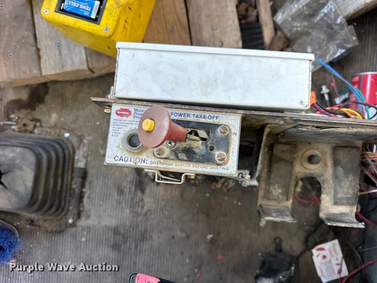 image for item ER0410 2001 Kenworth T880 flatbed truck