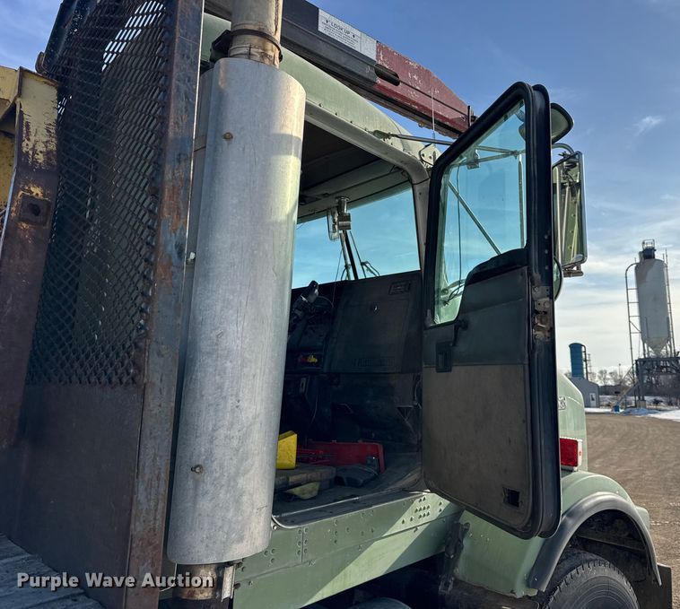 image for item ER0410 2001 Kenworth T880 flatbed truck