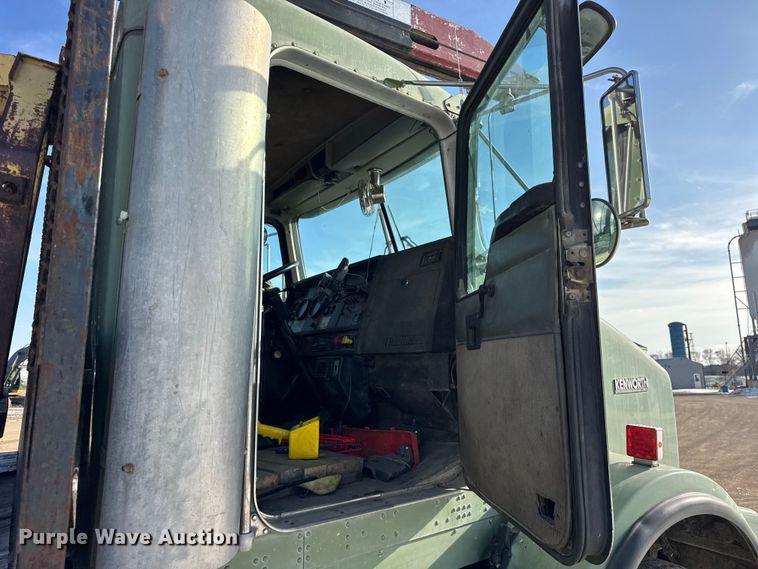 image for item ER0410 2001 Kenworth T880 flatbed truck