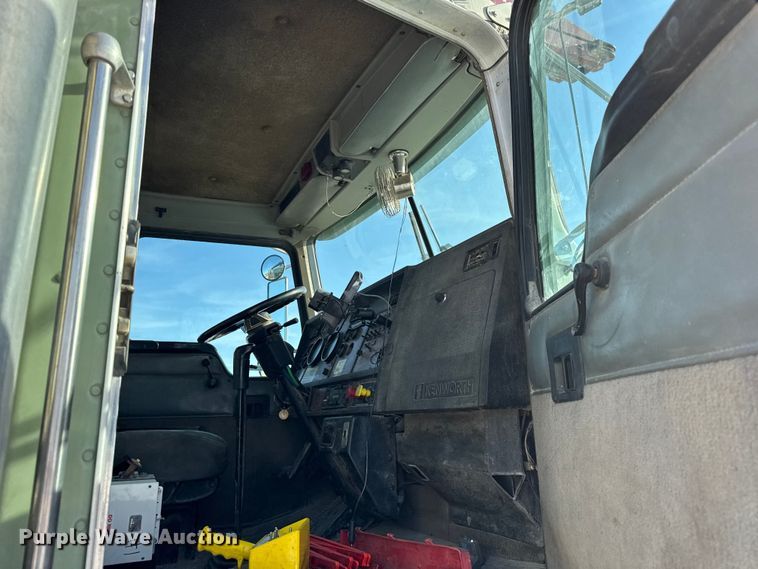 image for item ER0410 2001 Kenworth T880 flatbed truck