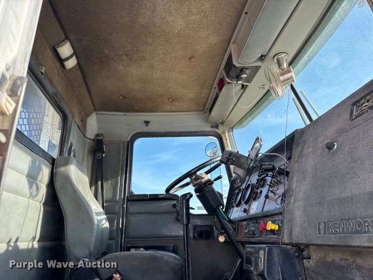 image for item ER0410 2001 Kenworth T880 flatbed truck