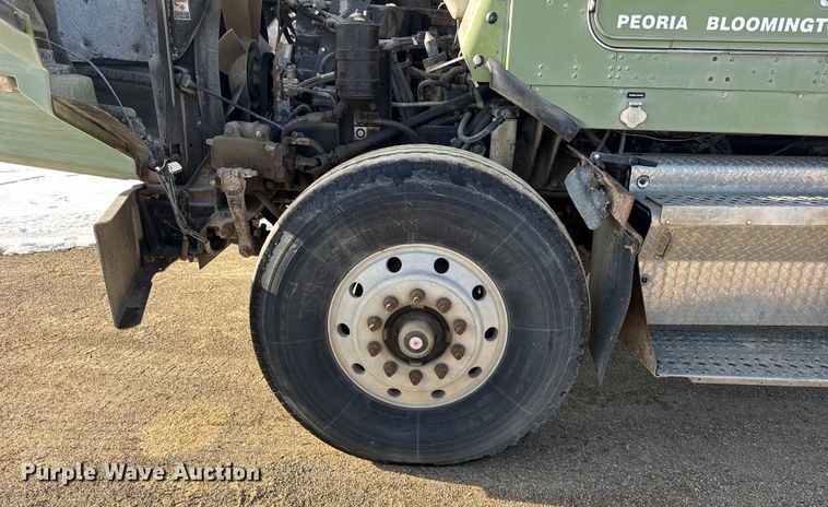 image for item ER0410 2001 Kenworth T880 flatbed truck