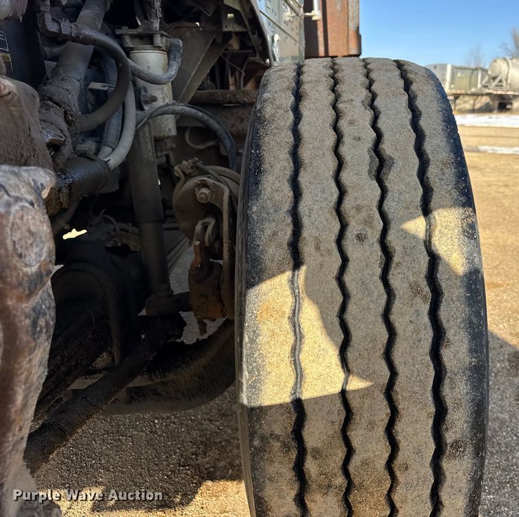 image for item ER0410 2001 Kenworth T880 flatbed truck