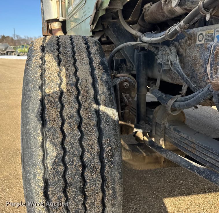 image for item ER0410 2001 Kenworth T880 flatbed truck