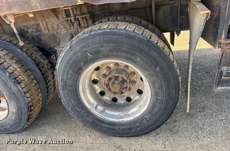 image for item ER0410 2001 Kenworth T880 flatbed truck