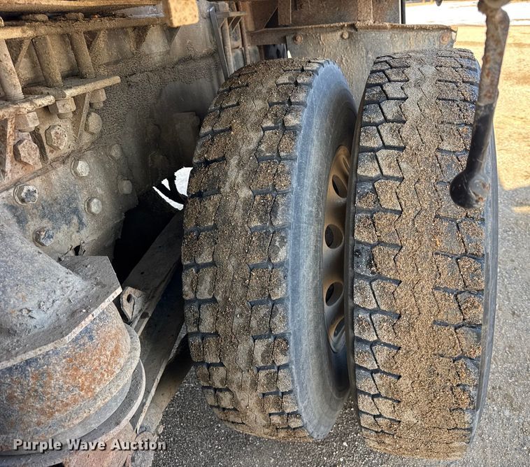 image for item ER0410 2001 Kenworth T880 flatbed truck