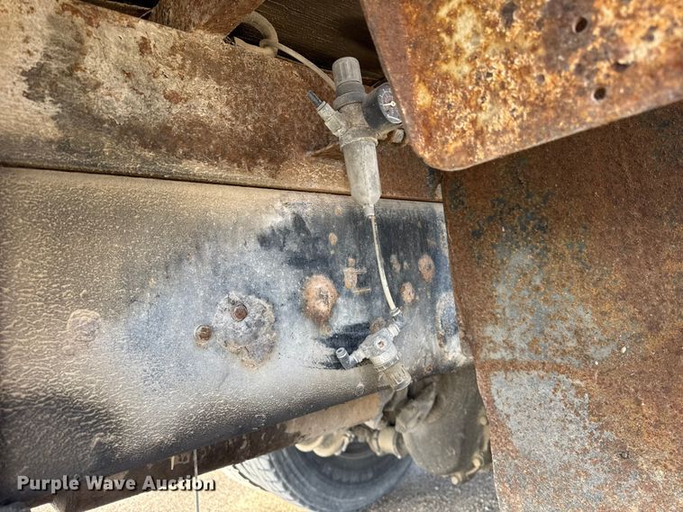 image for item ER0410 2001 Kenworth T880 flatbed truck