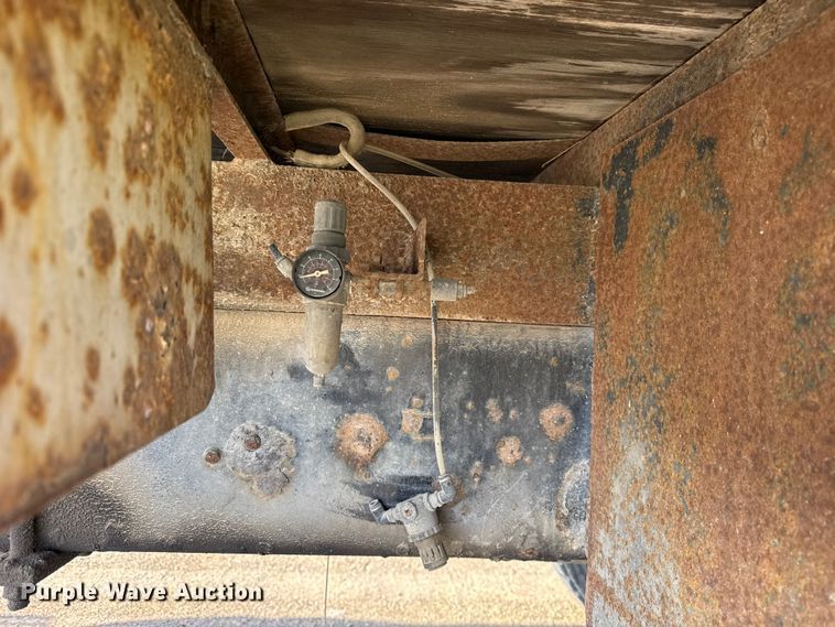 image for item ER0410 2001 Kenworth T880 flatbed truck