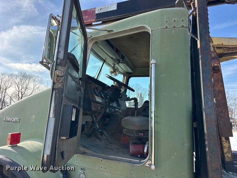 image for item ER0410 2001 Kenworth T880 flatbed truck