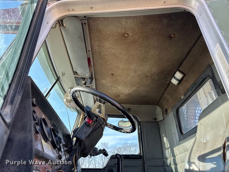 image for item ER0410 2001 Kenworth T880 flatbed truck