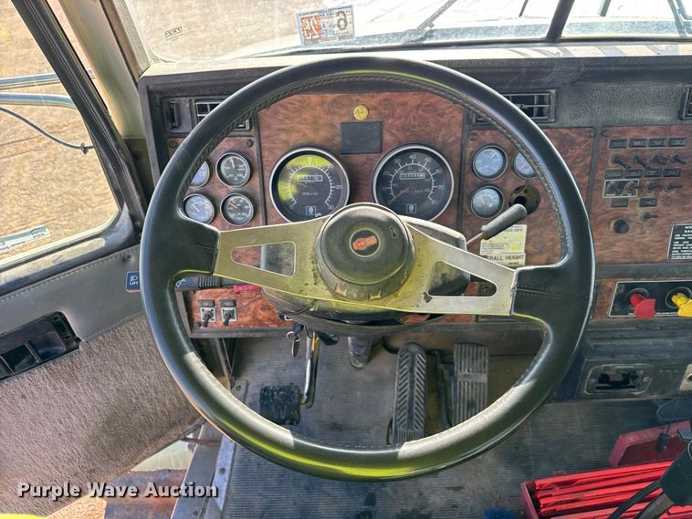 image for item ER0410 2001 Kenworth T880 flatbed truck