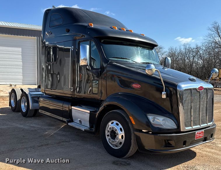 image for item ES5768 2013 Peterbilt 587 semi truck