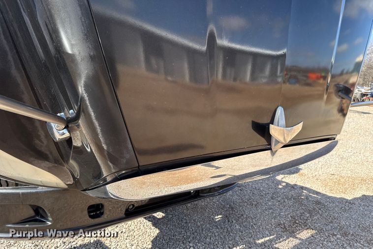 image for item ES5768 2013 Peterbilt 587 semi truck