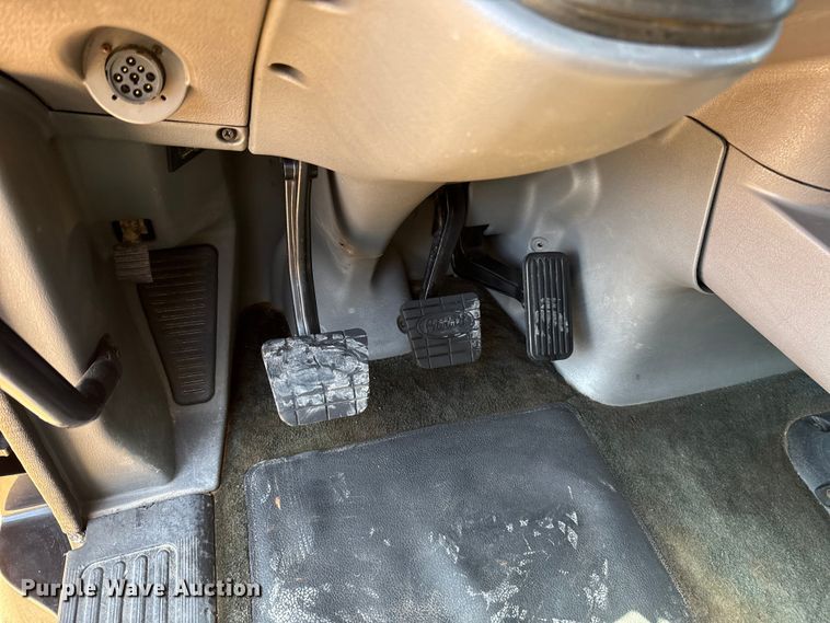 image for item ES5768 2013 Peterbilt 587 semi truck