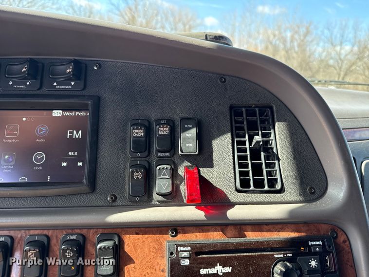 image for item ES5768 2013 Peterbilt 587 semi truck