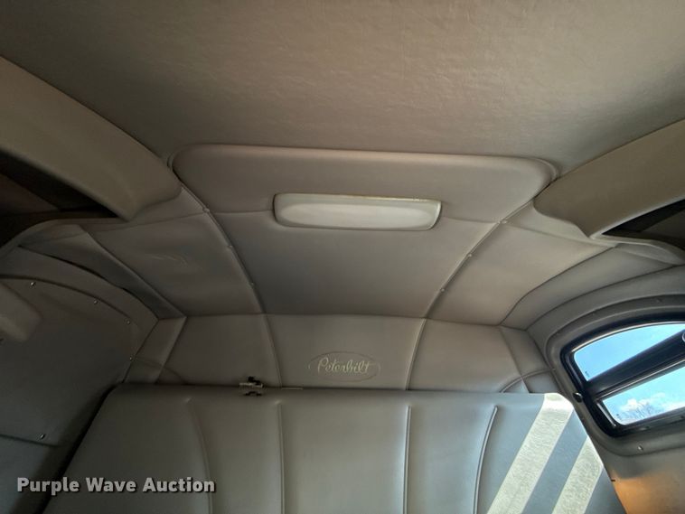 image for item ES5768 2013 Peterbilt 587 semi truck