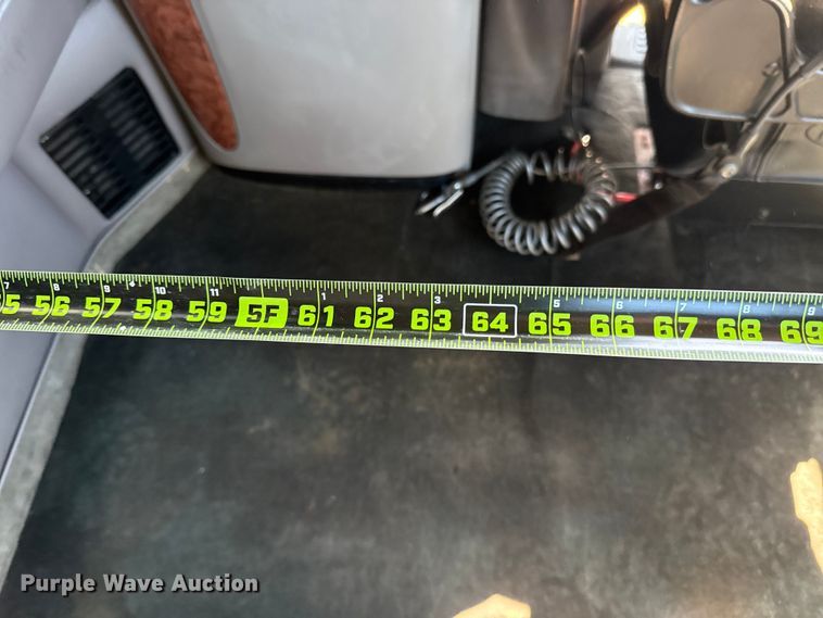 image for item ES5768 2013 Peterbilt 587 semi truck