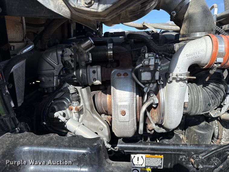 image for item ES5768 2013 Peterbilt 587 semi truck