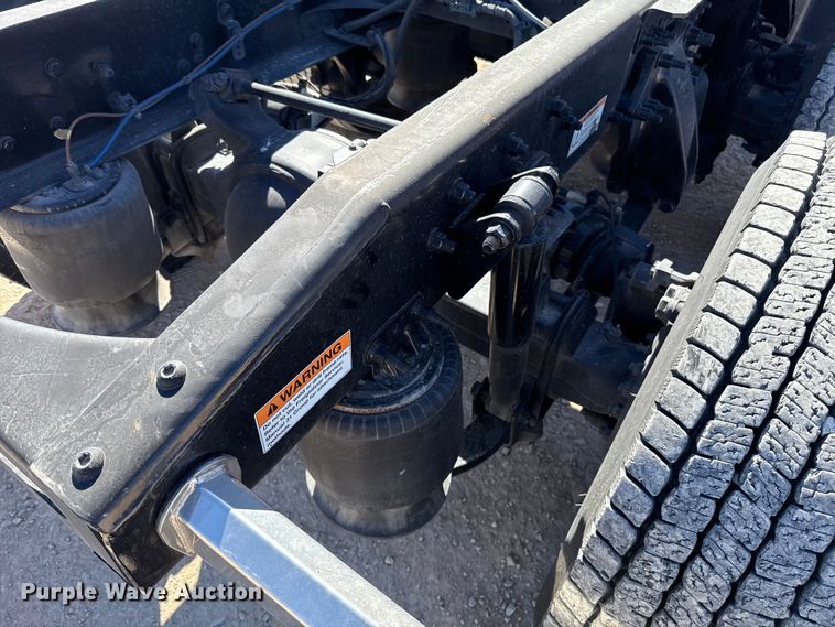 image for item ES5782 2021 Freightliner Cascadia 126 semi truck