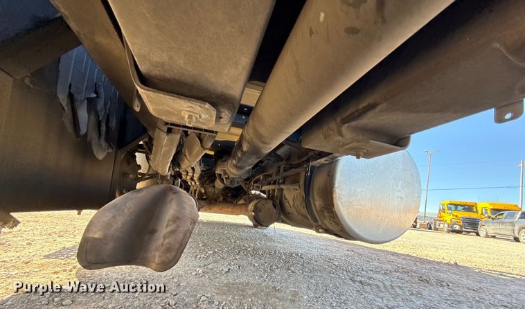 image for item ES5782 2021 Freightliner Cascadia 126 semi truck