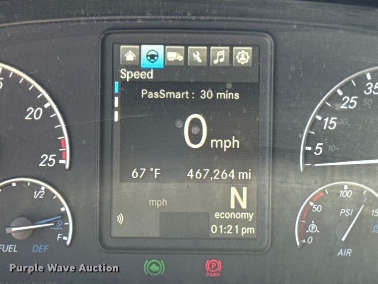 image for item ES5782 2021 Freightliner Cascadia 126 semi truck