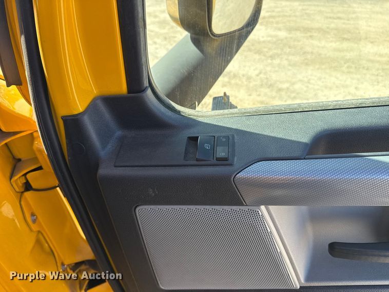 image for item ES5782 2021 Freightliner Cascadia 126 semi truck