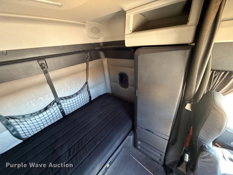 image for item ES5782 2021 Freightliner Cascadia 126 semi truck