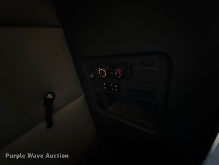 image for item ES5782 2021 Freightliner Cascadia 126 semi truck