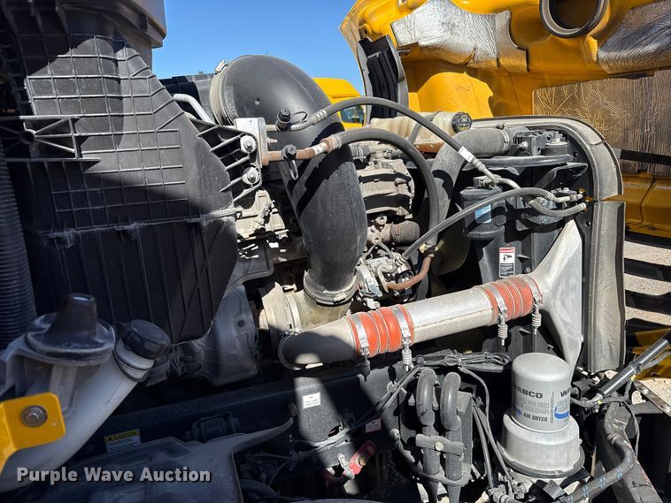 image for item ES5782 2021 Freightliner Cascadia 126 semi truck